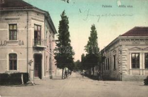 1916 Palánka, Bácska-Palánka, Backa Palanka; Attila utca, szálloda, kerékpáros. Kiadja Gruda Pál 255. / street view, hotel, man with bicycle