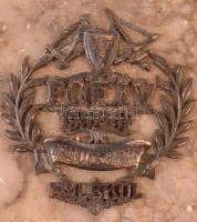 1957. "F.O.E.I.V. 1952-57 - Emlékül" névre szóló Ag dombormű márványhasábon (72x69mm, márv...