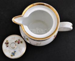 "Carlsbad" porcelán emlék kiöntő, kézzel festett, jelzés nélkül, kopásnyomokkal, m: 10 cm