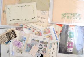 Vegyes cserkész tétel: különféle iratok, igazolványok, felvarrók, stb., érdekes, átnézésre érdemes a...