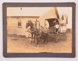 cca 1900 Vegyes keményhátú fotó tétel, műtermi portrék, életképek, csoportképek, egy katonai fotó, 3...