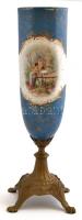 Matricás porcelán váza réz lábakkal, kopásokkal, jelzés nélkül, m:35,5 cm