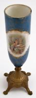 Matricás porcelán váza réz lábakkal, kopásokkal, jelzés nélkül, m:35,5 cm