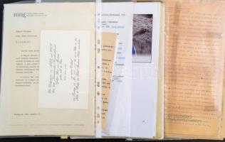 Vegyes papírrégiség Liska Dénes (1927-2012) dramaturg, író hagyatékából. Közte cikkek, egy-két gépel...