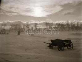 cca 1942 Thöresz Dezső (1902-1963) békéscsabai gyógyszerész és fotóművész szolgálatot teljesített eg...