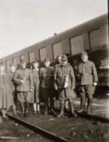 cca 1942 Thöresz Dezső (1902-1963) békéscsabai gyógyszerész és fotóművész szolgálatot teljesített eg...