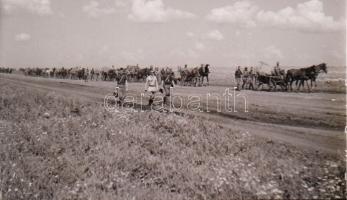 cca 1942 Thöresz Dezső (1902-1963) békéscsabai gyógyszerész és fotóművész szolgálatot teljesített eg...