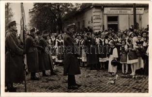 1938 Galánta, Galanta; bevonulás, katonák a Centrál Központi étterem és kávéház előtt  / entry of the Hungarian troops, soldiers in front of the restaurant and cafe