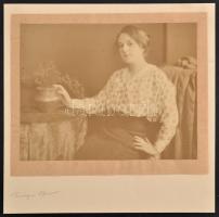 cca 1920 Révész és Bíró műterméből aláírással és hidegpecséttel jelzett vintage fénykép, 17x22 cm, k...