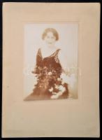 cca 1925 Rónai Dénesné feliratú vintage fénykép B. Gömöri Sára aláírással, 22,5x16,5 cm, karton 40x2...