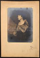 cca 1920 Franz Löwy bécsi műtermében készült vintage fénykép, 22,5x17 cm, karton 36x25 cm