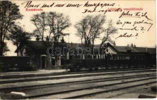 Komárom, Komarno; Jobbparti vasútállomás szerelvényekkel / Bahnhof / railway station, train wagons