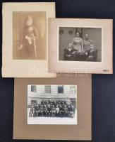 cca 1925 Katonák kitüntetésekkel, 3 db vintage fotó, 20x15 cm és 17x23 cm között, kartonra ragasztva