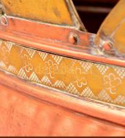 Nagy kosár,  sárga és vörös réz, kalapált, m:32 cm, 21×41 cm