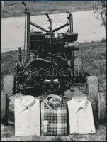 1974 Divatáru Nagykereskedelmi Vállalat szokatlan árukínálata, reklámfotó a Lektorátus pecsétjével, ...