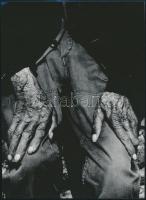 cca 1970 Kezek, 3 db vintage fotó, kettő feliratozott, a magyar fotográfia dokumentarista korszakábó...