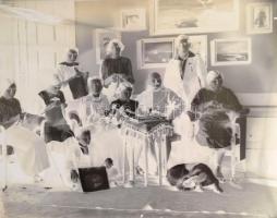 444 db üveglemez negatívból álló, szép állapotban fennmaradt gyűjtemény, egy családi hagyatékból. Ki...