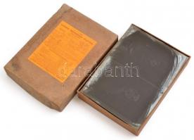 cca 1930-as évek, Eger, a Foto-GRÁF műterem hagyatékából 16 db - katonai témájú - üveglemez negatív,...