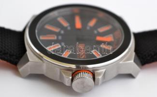 Hugo Boss nagyméretű, férfi kvarc karóra. d: 5 cm Elemmel, szíjjal, működő, jó állapotban