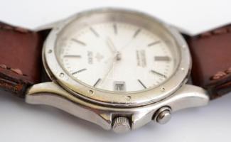 Seiko SQ100 kinetikus óra. Működő jó állapotban, bőr szíjjal