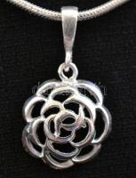 Ezüst(Ag) kígyó nyaklánc, áttört rózsa függővel, jelzett, állítható hosszúság: 45-50 cm, d: 1,4 cm, ...