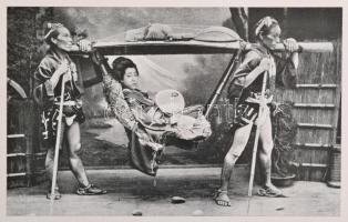 cca 1900 Woman's life in Japan-  A nők Japánban. Kb 100 képet, képeslapot, nyomtaot tartalmazó ...
