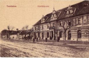 1909 Tata, Tata-Tóváros; Esterházy utca, Hotel Esterházy szálloda, étterem és kávéház, üzletek. W. L. (?) 783. Kiadja Lindenberg Adolf