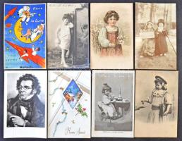 Egy doboznyi (kb. 1500 db) főleg RÉGI motívum képeslap; művészlapok, üdvözlőlapok / Cca. 1500 mostly pre-1945 motive postcards in a box; art, greetings