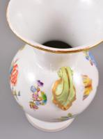 Herendi Viktória mintás váza. Kézzel festett, jelzett, aranyozás kissé kopott. 20 cm