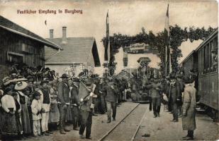 1912 Vurpód, Vurpar, Burgberg; Hortobágy-völgyi keskeny vágányú vasút (kisvasút) vonal megnyitó ünnepsége / Festlicher Empfang. Verlag F. Theil. / opening ceremony of the narrow gauge railway station, locomotive (r)