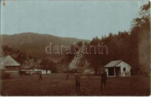 1917 Gyimes, Csík-Gyimes, Ghimes; magyar-román határ a román (orosz) harctéren, háttérben a Rákóczy várromok / Hungarian-Romanian border, castle ruins in the background. photo + M. kir. 304. Honv. Hegyi Gyalog Távbeszélő osztag Parancsnokság (szakadás / tear)