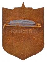 ~1960. "Mező Imre Szakmunkásképző Intézet" zománcozott fém jelvény (28x39mm) T:2