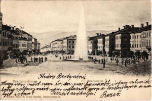 1903 Besztercebánya, Banská Bystrica; Béla király tér, Kohn Ignác, Holesch üzlete, szökőkút. Kiadja Walther Adolf és Társai / square, shops, fountain