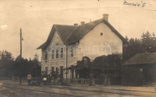 1926 Buziás, Buzias; Vasútállomás, vasutasok csoportképe / railway station, railwaymen. photo (fa)