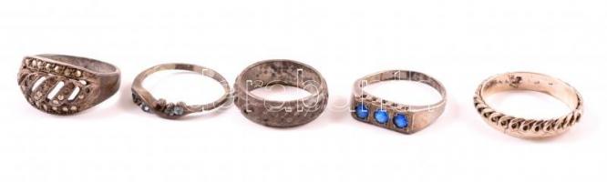 Ezüst(Ag) gyűrű tétel, 5 db, jelzettek, kőhiánnyal, bruttó: 15,5 g