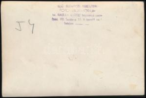 cca 1930-1940 A Tungsram sportolói a pályán, Kaulich Rudolf pecséttel jelzett fotója, 11×16,5 cm