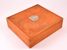 Mathias Rex Cabernet Sauvignon - Baksa pincészet 2000. Exclusiv vörösbor ón címkével, négy, jelenete...