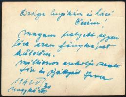 1942 Munkaszolgálatos férfi fotója, hátoldalon üzenettel, felületén törésnyomok, 8,5×6,5 cm