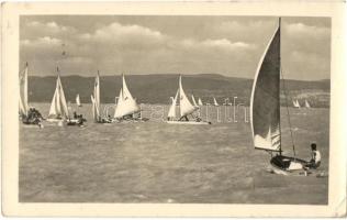 71 db modern fekete-fehér magyar városképes lap az 1950-es és 1960-as évekből, közte sok Debrecen, B...