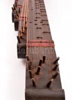 Régi citera, kulccsal, pengetővel, h:101 cm