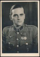 1944 Tornyos Ödön, a M. Királyi Honvédség repülős főhadnagya kitüntetésekkel, vitézi rend jelvénnyel, pecséttel jelzett, 8,5×6 cm