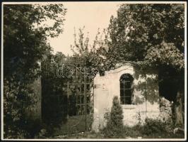 cca 1930 Járai József (?-?): Ódon kapu, fotó, hátulján feliratozva, 17,5×23,5 cm