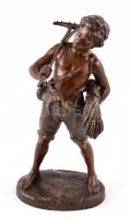 Arató fiú, spiáter szobor, jelzés nélkül, kopásokkal, m: 32,5 cm