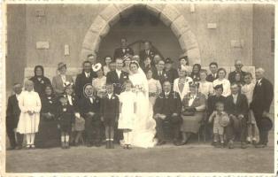 43 db régi magyar és történelmi magyar városképes lap, közte pár fotó; vegyes minőség / 43 pre-1945 ...