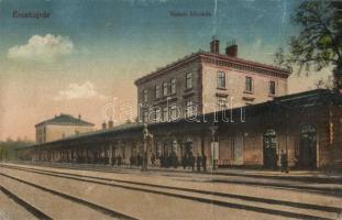 43 db régi magyar és történelmi magyar városképes lap, közte pár fotó; vegyes minőség / 43 pre-1945 ...