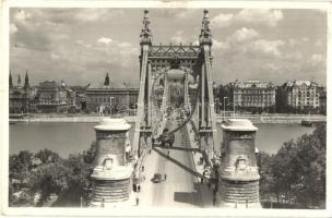 Budapest, Erzsébet híd, automobil, villamos, kerékpáros