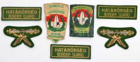 Hollóházi BM porcelán emlékplakett, kézzel festett, jelzett, apró kopásokkal, díszdobozban, hozzá 7 ...