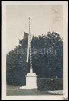 cca 1925-1935 Országzászló, kisméretű fotó, 6×4 cm