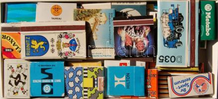 65 db gyufásdoboz, nagyrészt gyufával