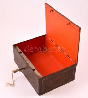 Fém kassza, kulccsal, 19,5×27,5×10 cm